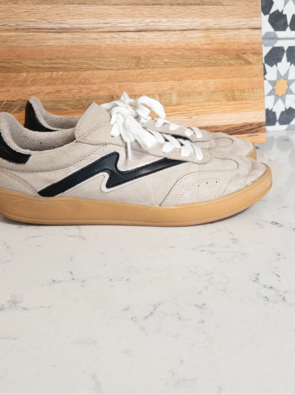 Madden Girl Steve Madden GIIA Tan & Black Gum Sole Sneakers Trainers 8.5 Sporty